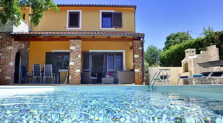 Beautiful villa with pool and a great garden