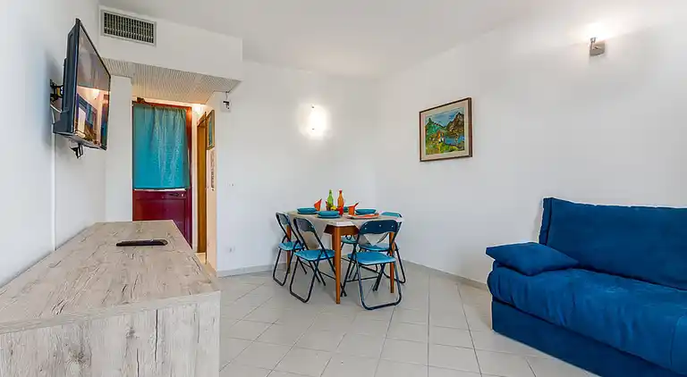 Wonderful two-room apartment immersed in a green oasis 