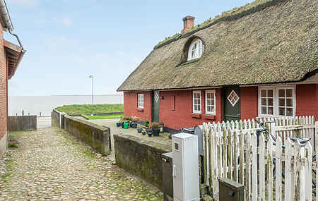Beautiful Fanø house with direct views to the sea