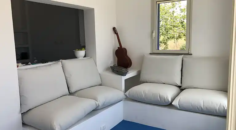 Villa Lumar facing the sea in a private rd.