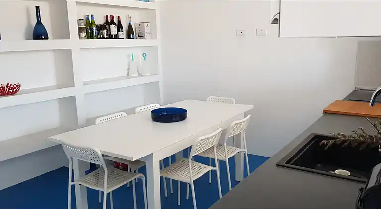 Villa Lumar facing the sea in a private rd.