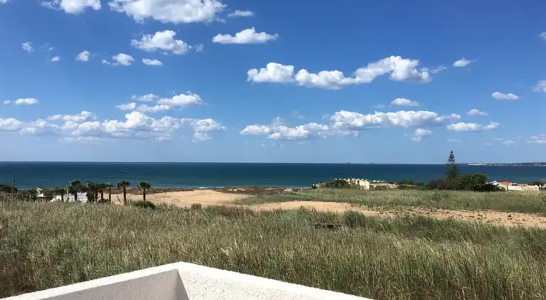 Villa Lumar facing the sea in a private rd.
