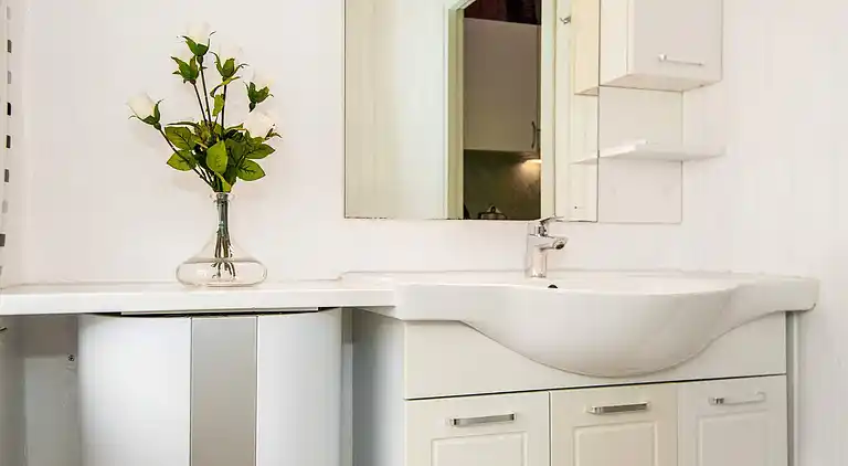 3 room,2 levels,dishwasher