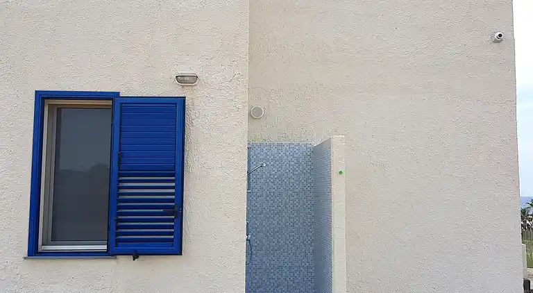 Villa Lumar facing the sea in a private rd.