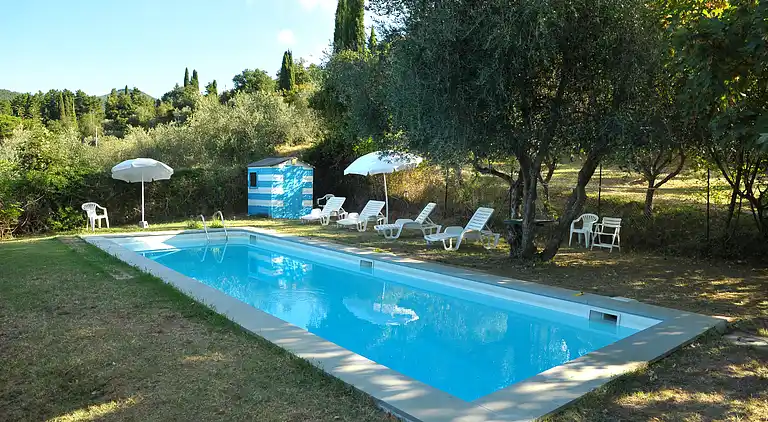 The farmhouse of the Caiano farm -  fenced garden