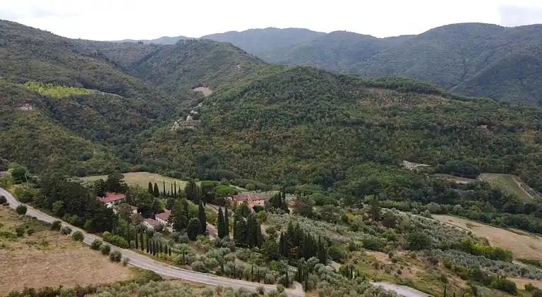 The farmhouse of the Caiano farm -  fenced garden