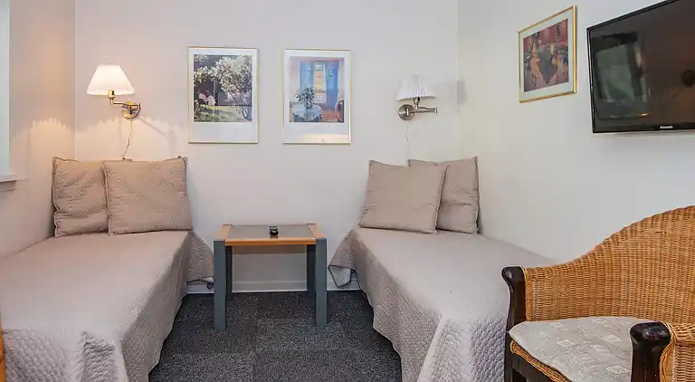 2 rooms w/partially seaview