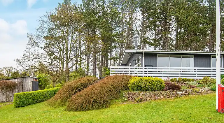 Sommerhus ved Øer Strand