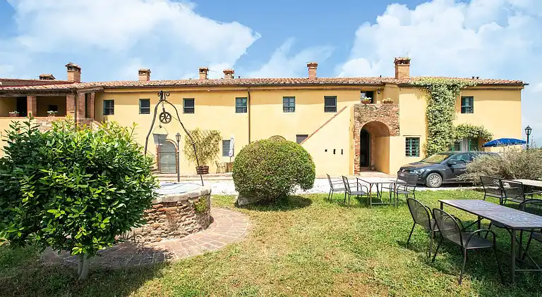 Farm house in Collesalvetti