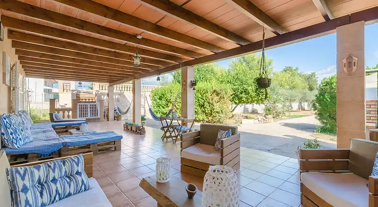 Manor house in Urbanització Can Sionet