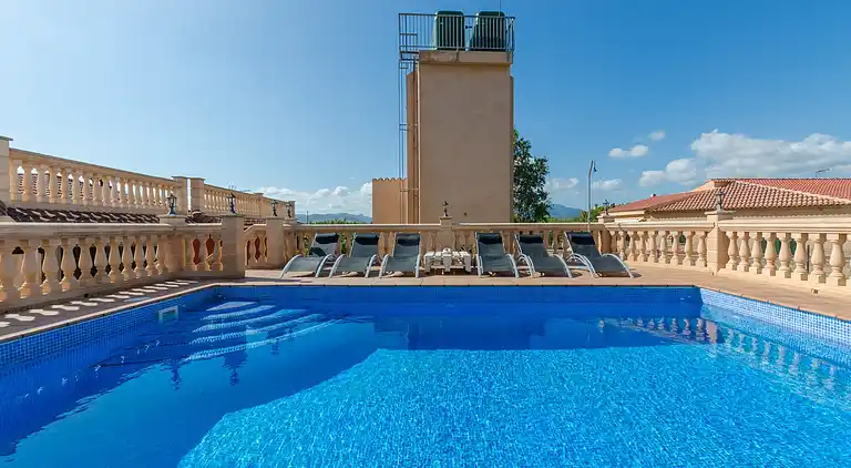 Manor house in Urbanització Can Sionet