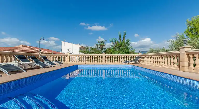 Manor house in Urbanització Can Sionet