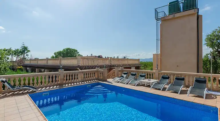 Manor house in Urbanització Can Sionet