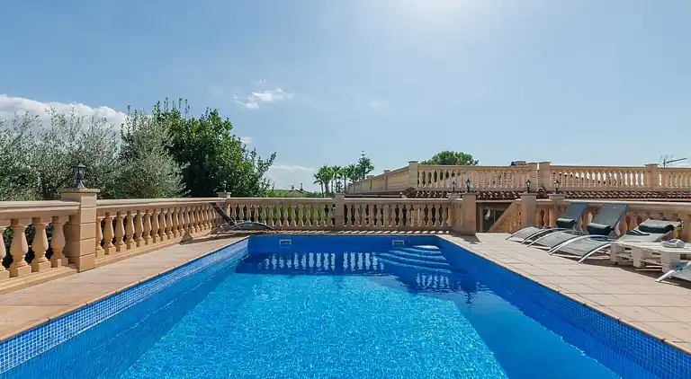 Manor house in Urbanització Can Sionet