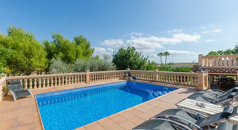 Manor house in Urbanització Can Sionet