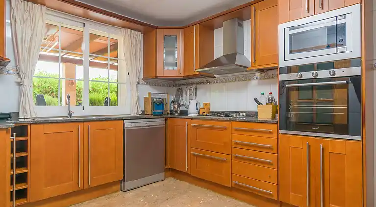 Manor house in Urbanització Can Sionet