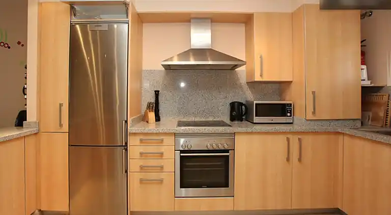 3 bed  w/private Jacuzzi &amp; 2 pools in beach town