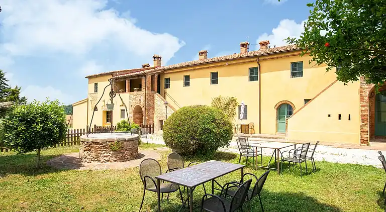 Farm house in Collesalvetti