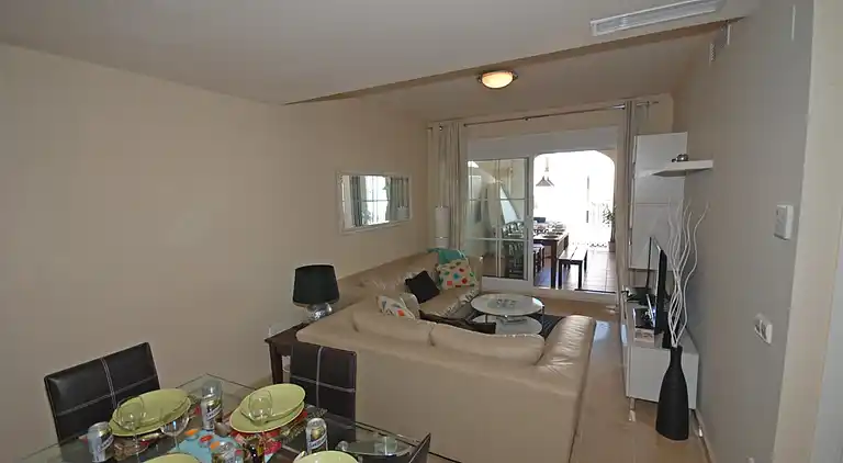 3 bed  w/private Jacuzzi &amp; 2 pools in beach town