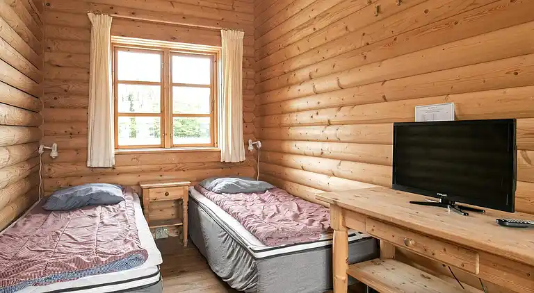 1 room,attached house