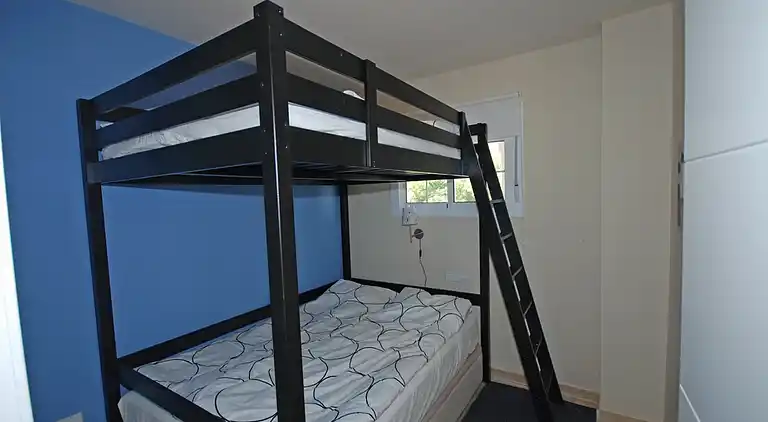 3 bed  w/private Jacuzzi &amp; 2 pools in beach town