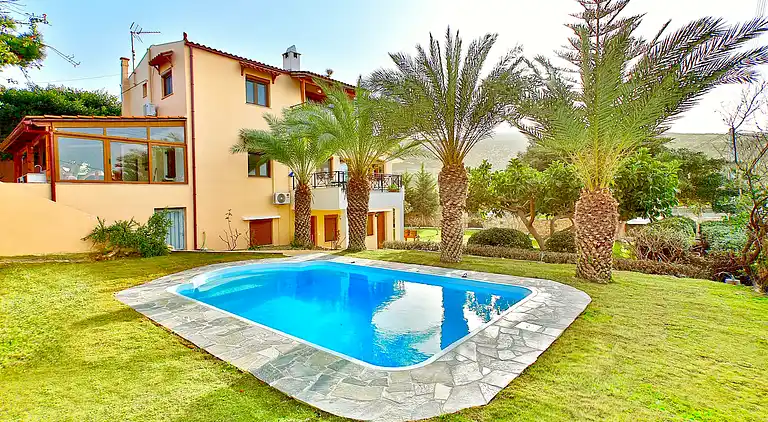 Villa Karteros with private swimming pool
