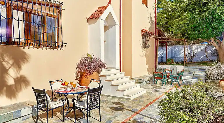 Villa Karteros with private swimming pool