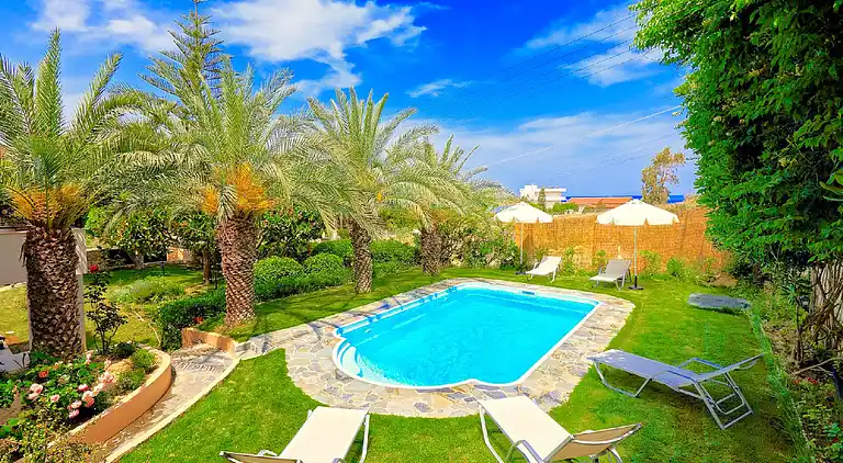 Villa Karteros with private swimming pool