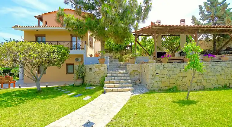 Villa Karteros with private swimming pool