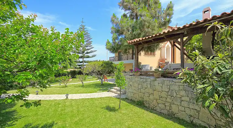 Villa Karteros with private swimming pool