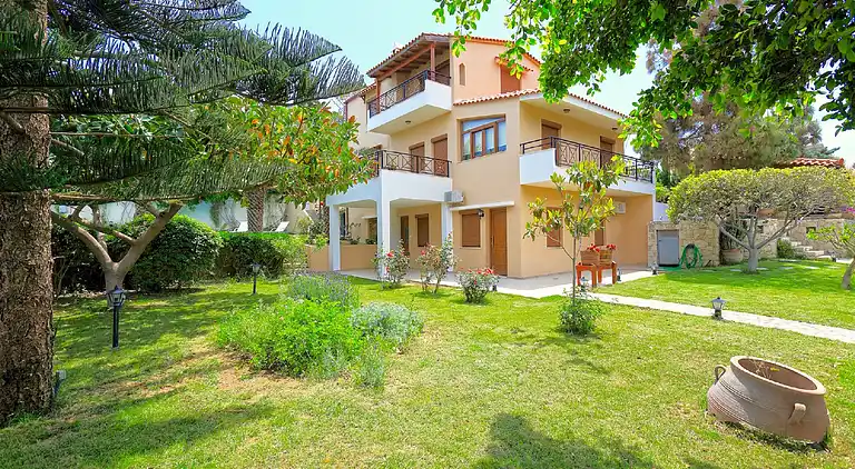 Villa Karteros with private swimming pool