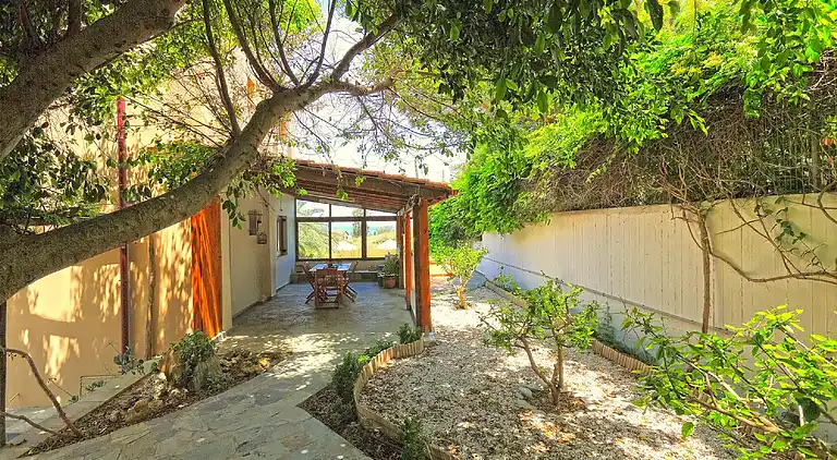 Villa Karteros with private swimming pool