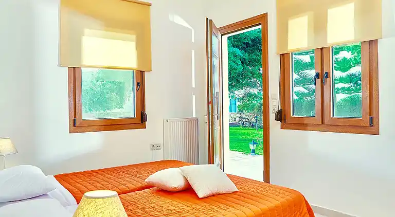 Villa Karteros with private swimming pool