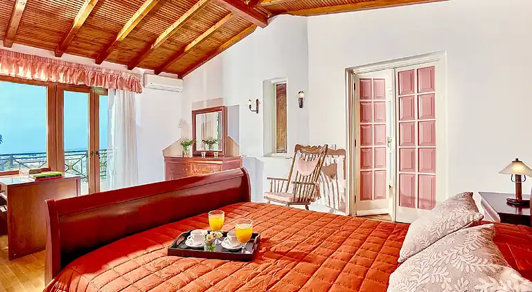 Villa Karteros with private swimming pool