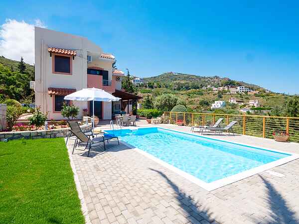 Beach Villa Lygaria with private pool and basketball court