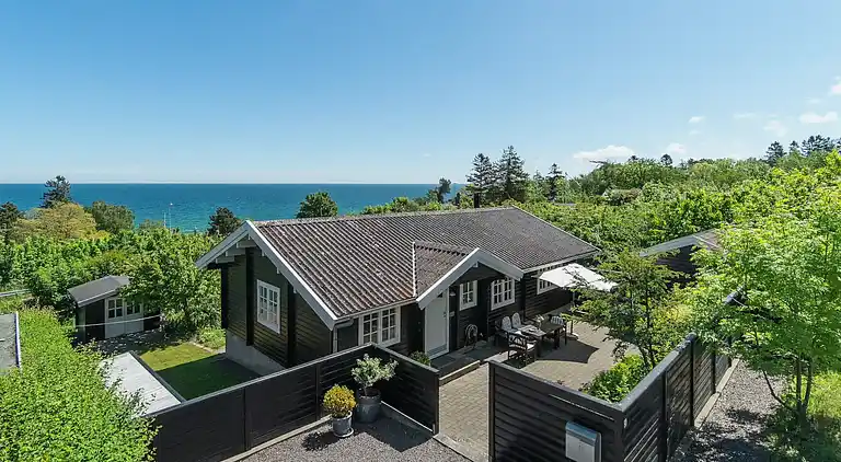 Sommerhus med havudsigt på smukke Bornholm