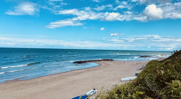 Charmerende sommerhus tæt på smuk badestrand