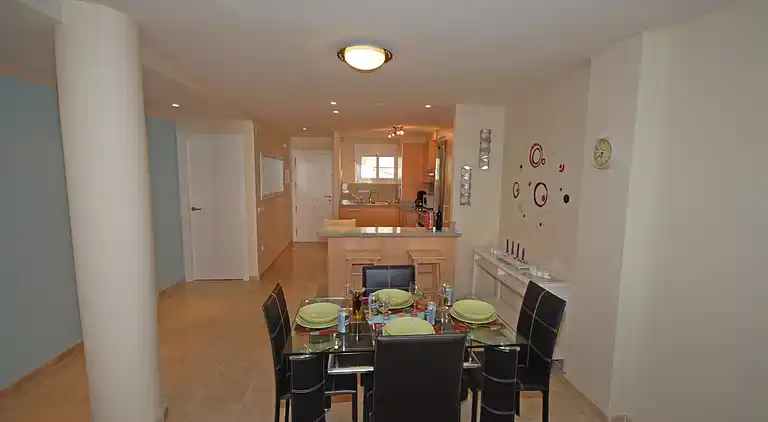 3 bed  w/private Jacuzzi &amp; 2 pools in beach town