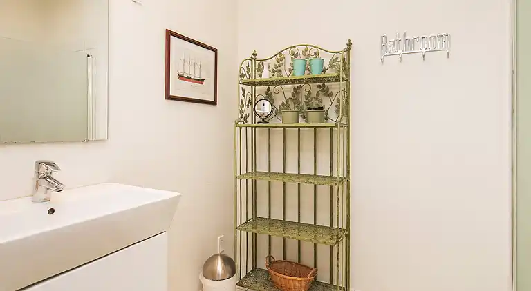 3 room,w/partially seaview