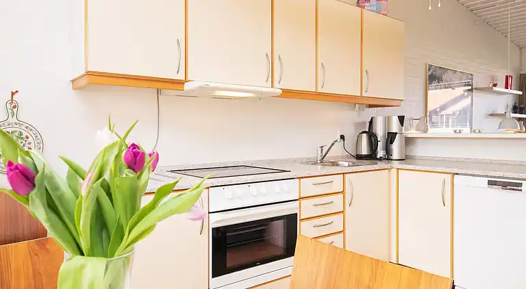 3 room,w/partially seaview