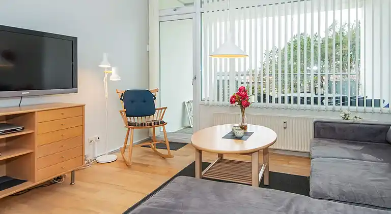 2 Zimmer,Erdg. oder 1.stock