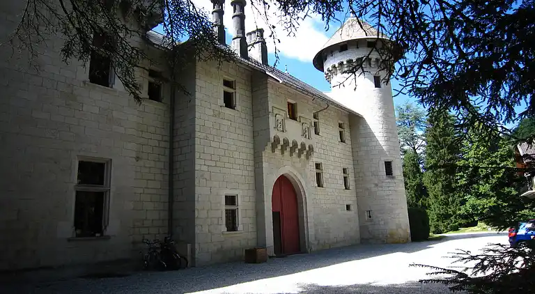 Castle in Serrières-en-Chautagne