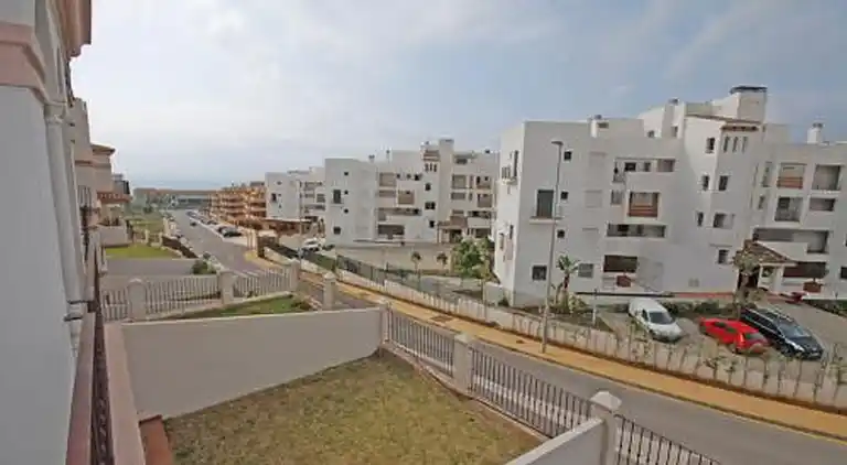 3 bed  w/private Jacuzzi &amp; 2 pools in beach town