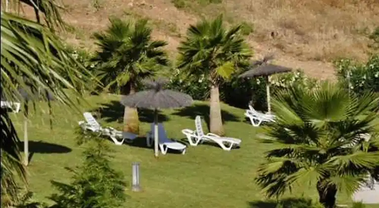 3 bed  w/private Jacuzzi &amp; 2 pools in beach town