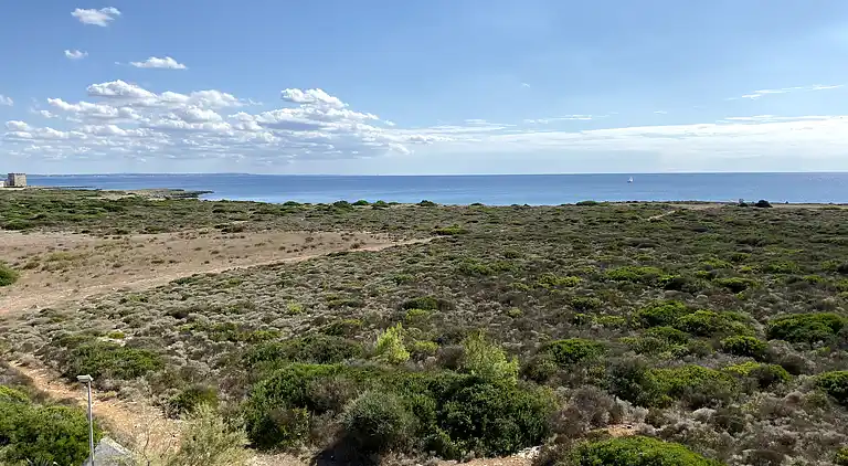 Exclusive apartment in an ancient villa facing the sea