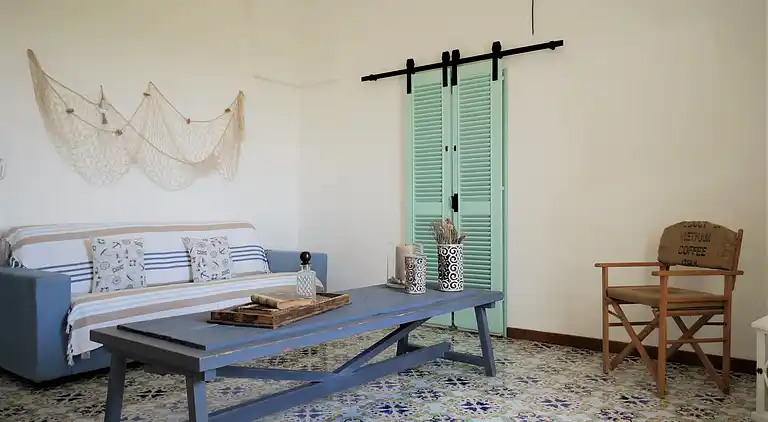 Exclusive apartment in an ancient villa facing the sea