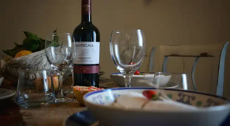 Exclusive apartment in an ancient villa facing the sea