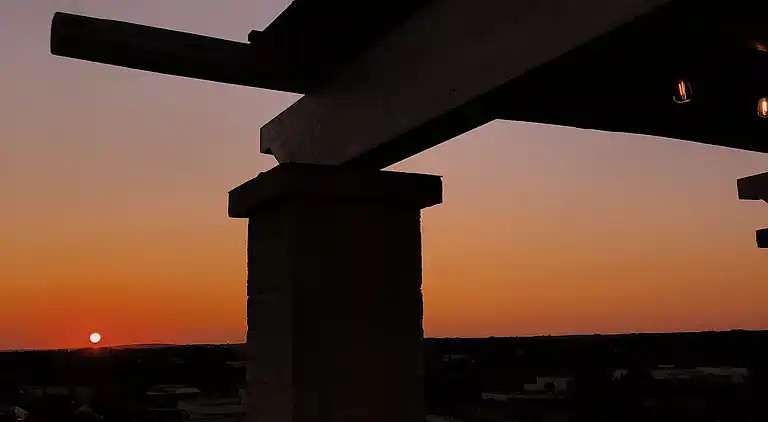 Exclusive apartment in an ancient villa facing the sea