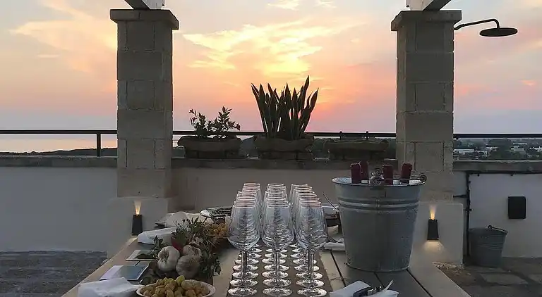 Exclusive apartment in an ancient villa facing the sea