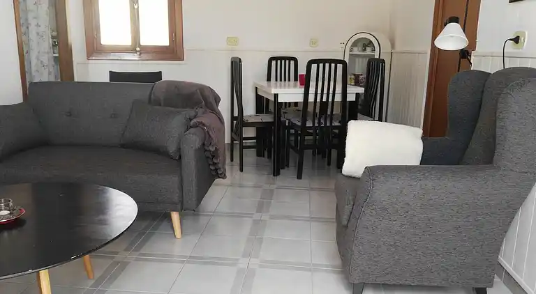 Traditionellt hus, lungt, nära havet. Ditt hem.